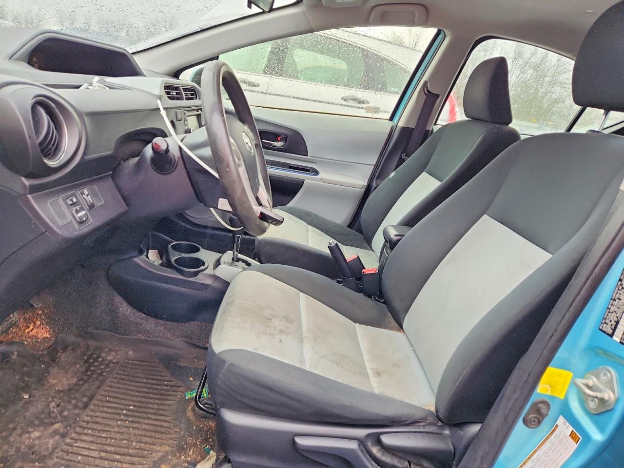 2012 TOYOTA PRIUS C THREE photo 7