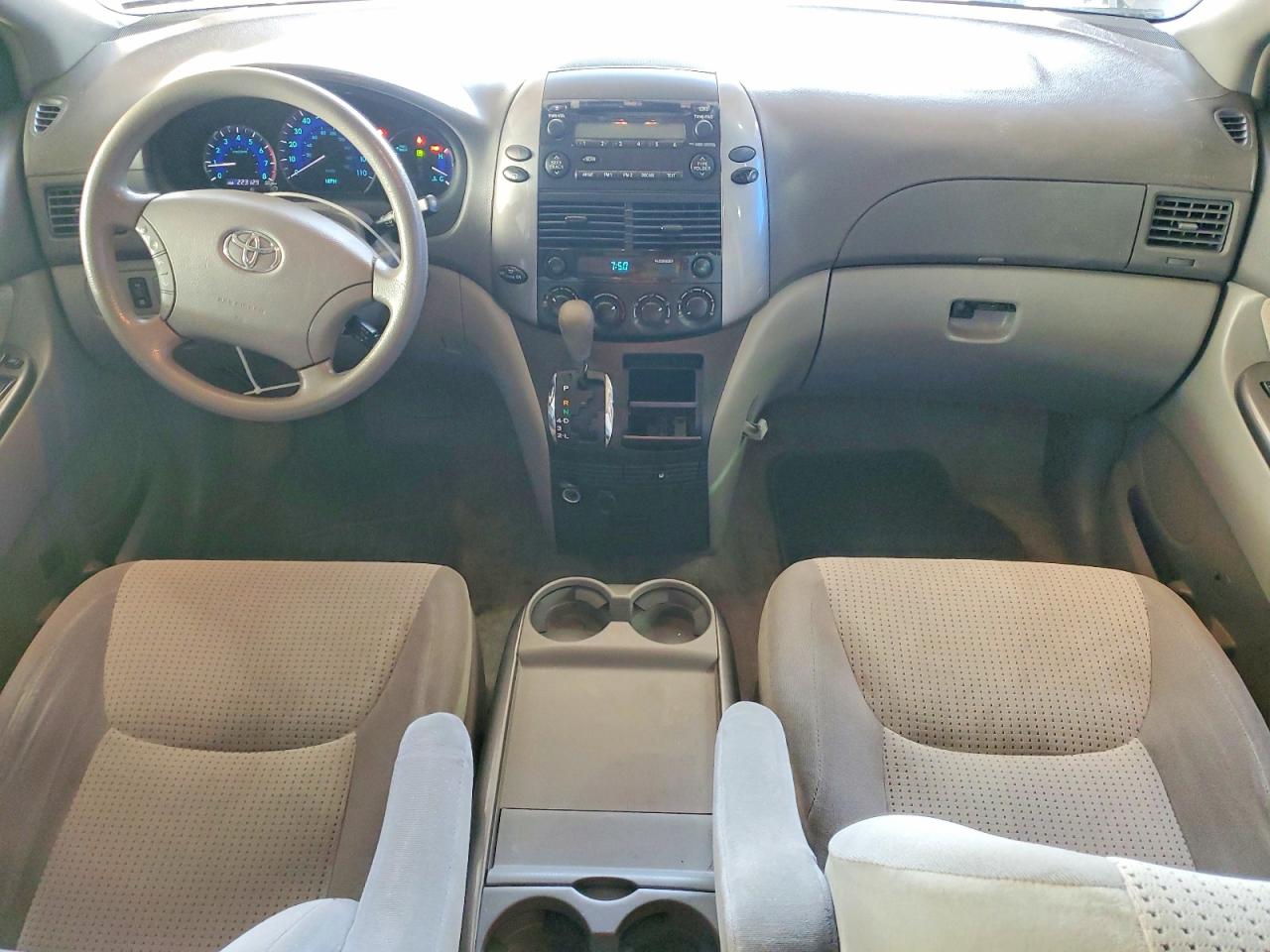 2006 TOYOTA SIENNA LE 7 PASSENGER photo 15