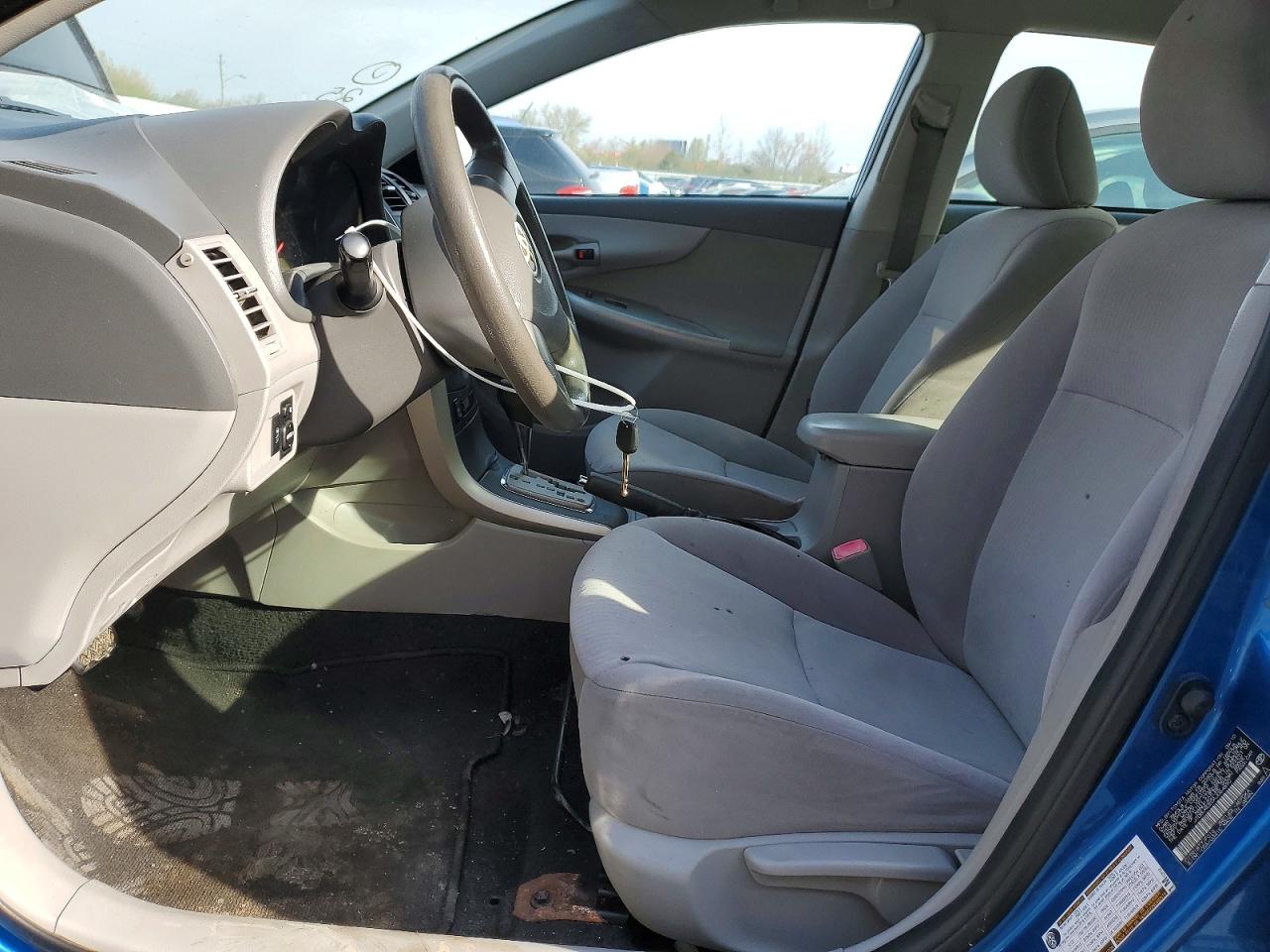 2010 TOYOTA COROLLA LE photo 13