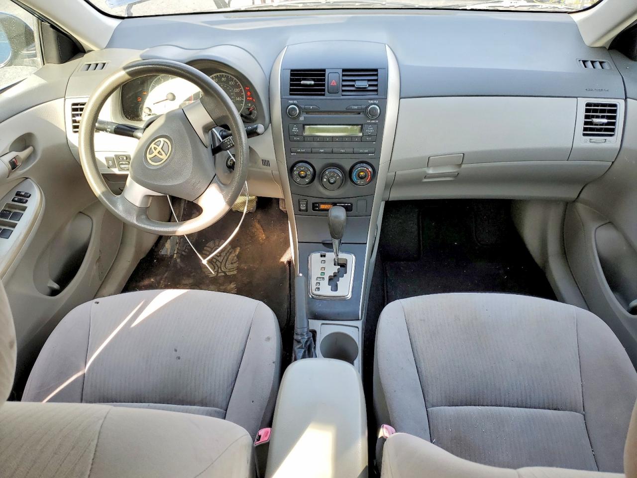 2010 TOYOTA COROLLA LE photo 15