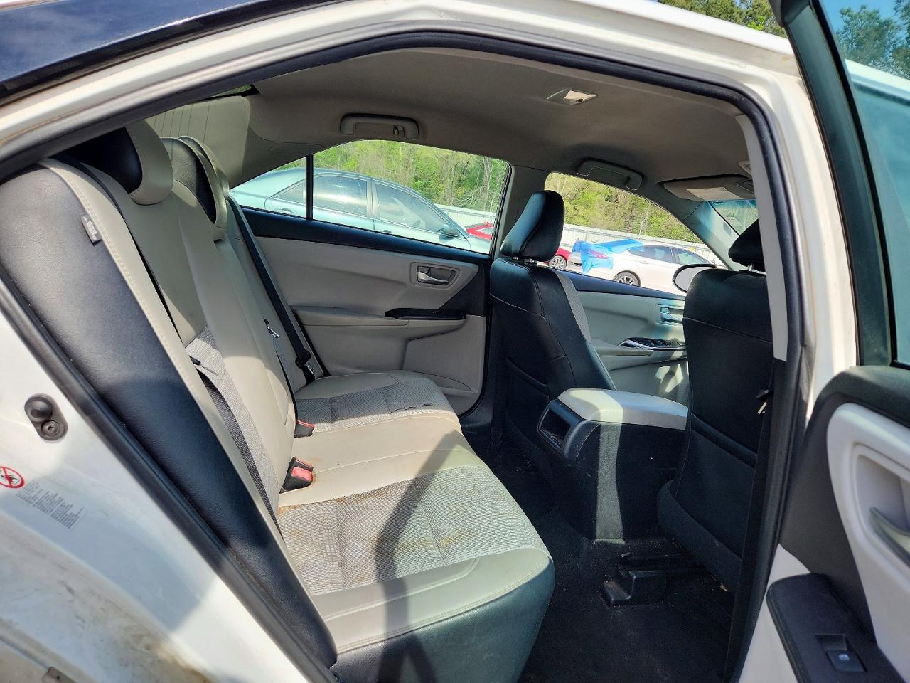 2016 TOYOTA CAMRY SE photo 28