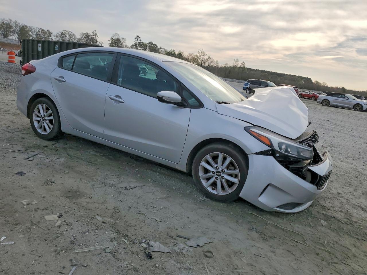 2017 KIA FORTE LX photo 4