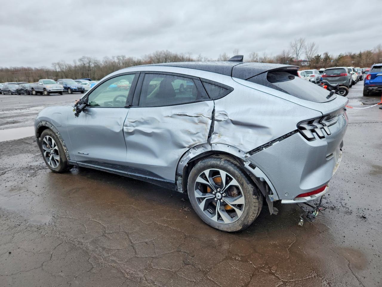 2021 FORD MUSTANG MACH-E PREMIUM photo 3