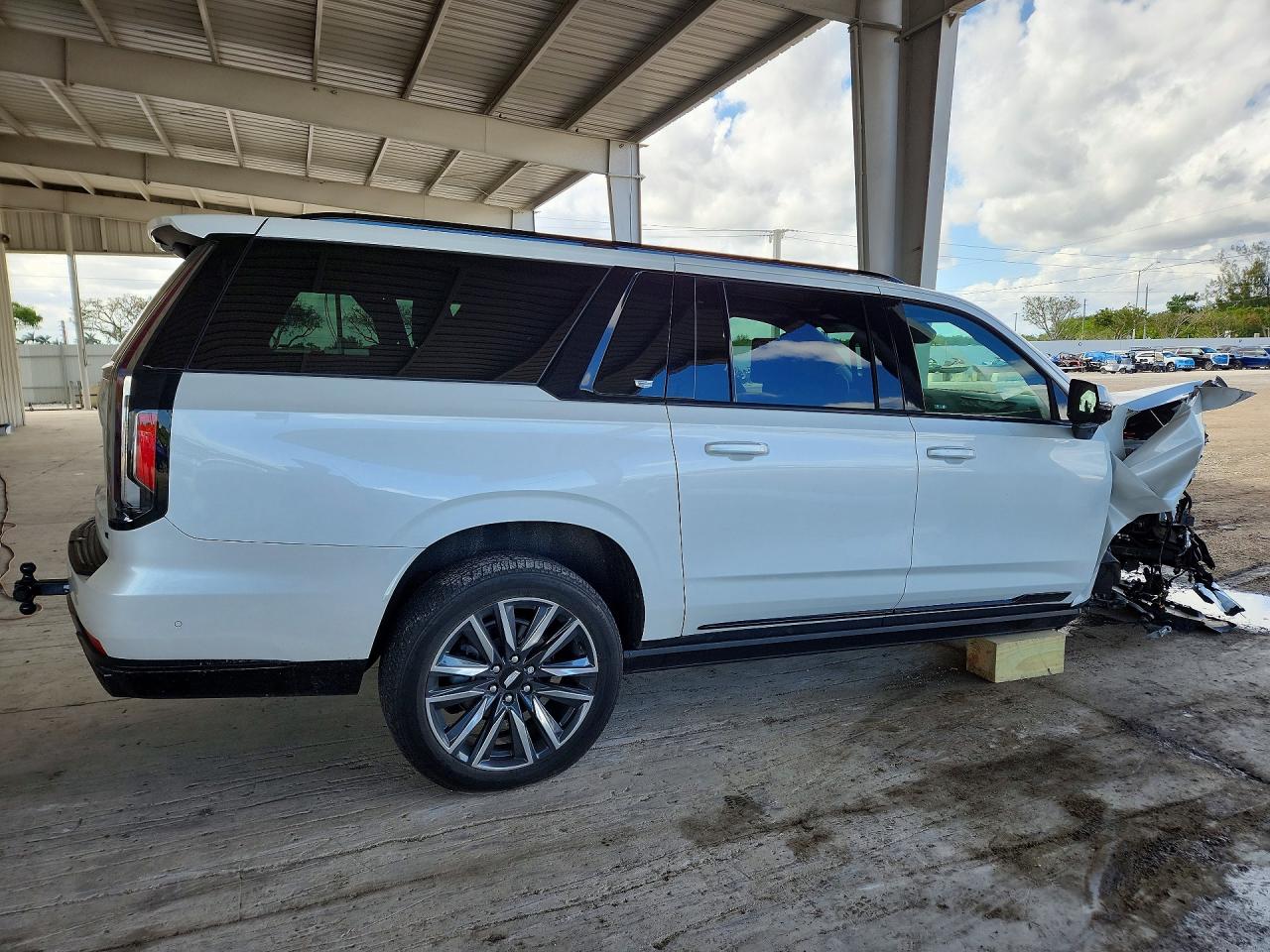 2021 CADILLAC ESCALADE ESV SPORT photo 3