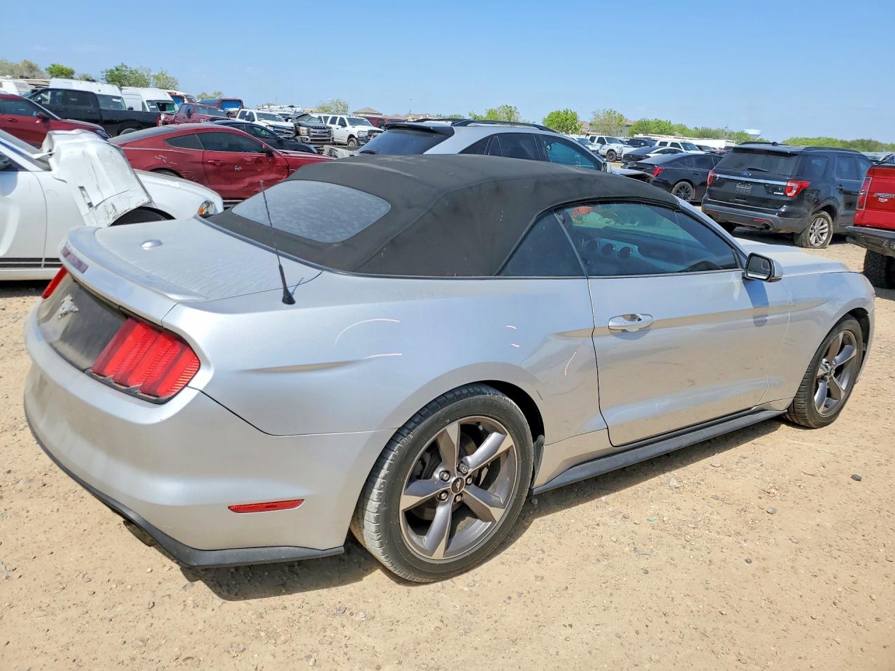 2017 FORD MUSTANG photo 3
