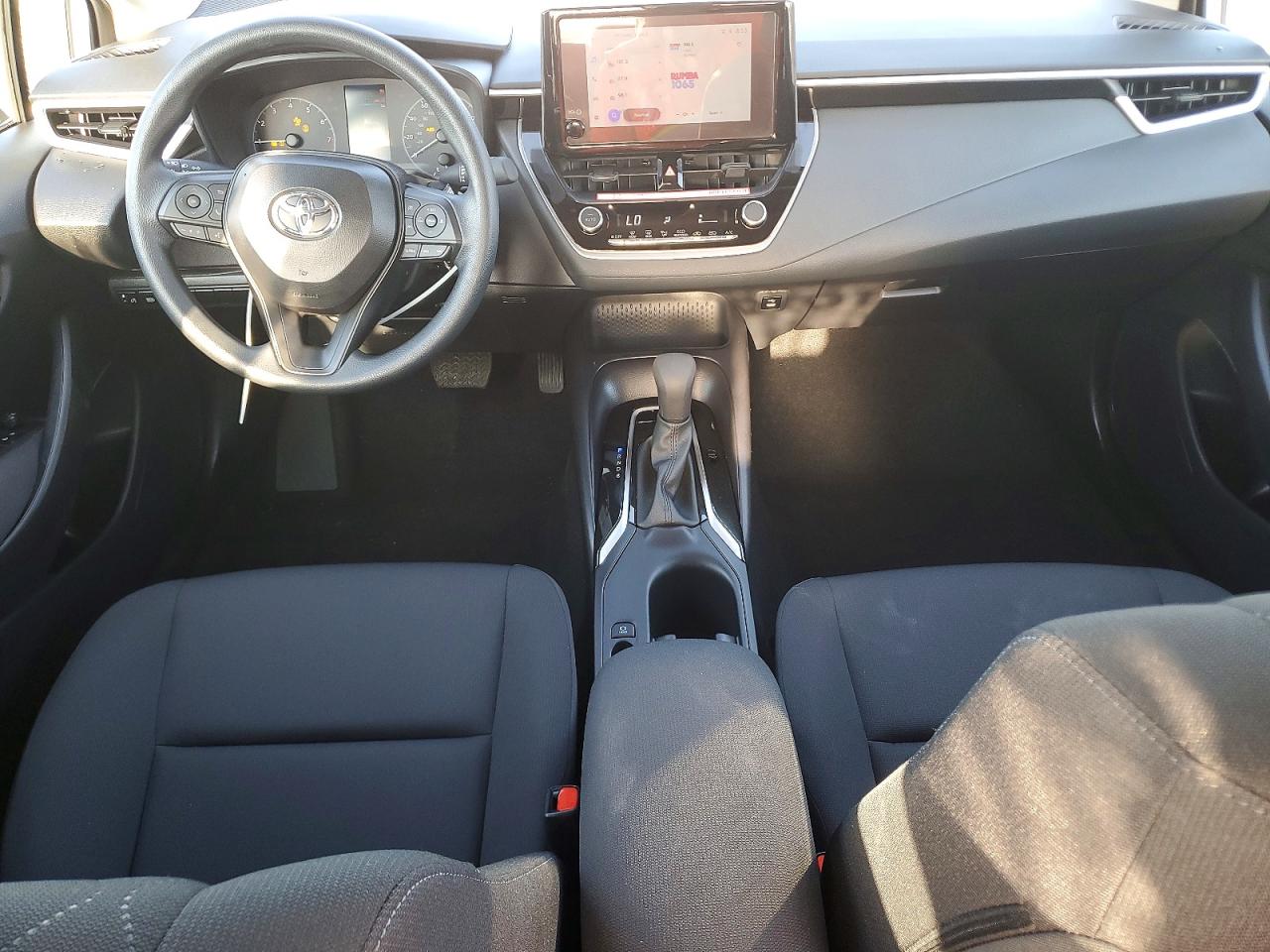 2025 TOYOTA COROLLA LE photo 8