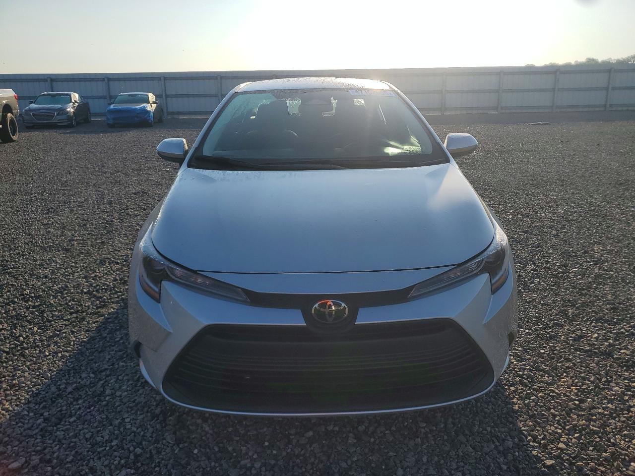2025 TOYOTA COROLLA LE photo 5