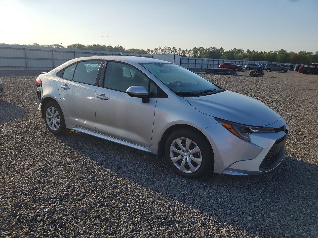 2025 TOYOTA COROLLA LE photo 4