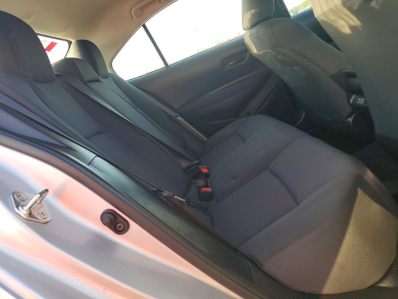 2025 TOYOTA COROLLA LE photo 10