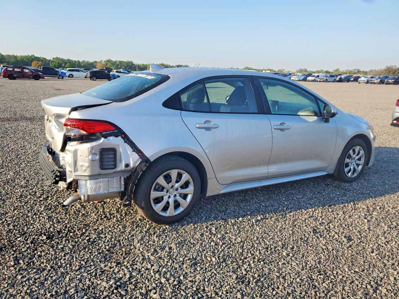 2025 TOYOTA COROLLA LE photo 3