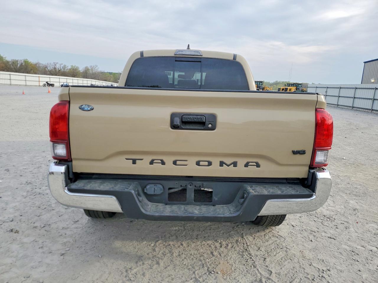 2019 TOYOTA TACOMA TRD OFF-ROAD photo 16
