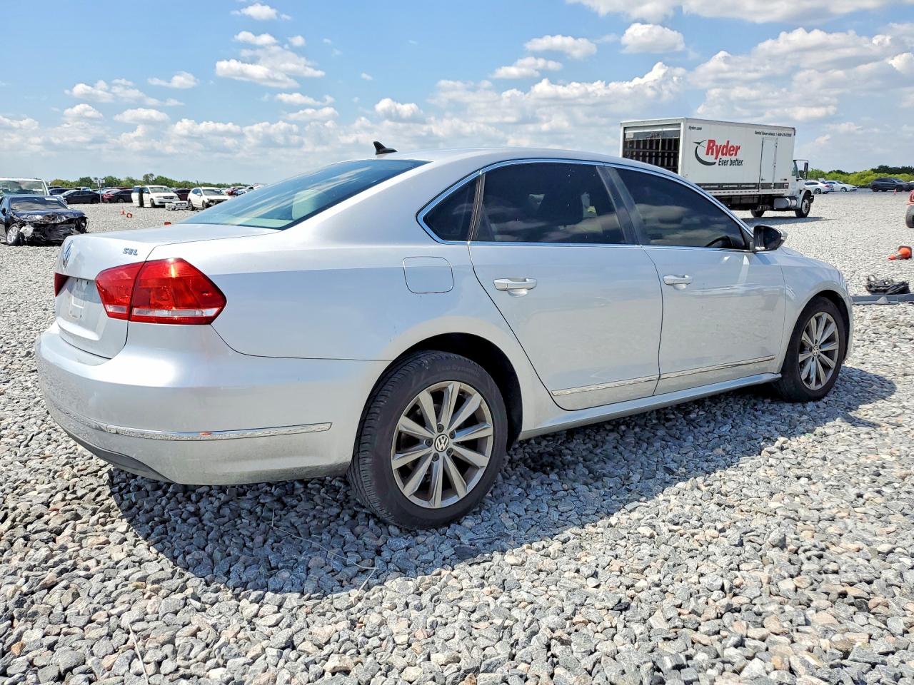2012 VOLKSWAGEN PASSAT SEL photo 5