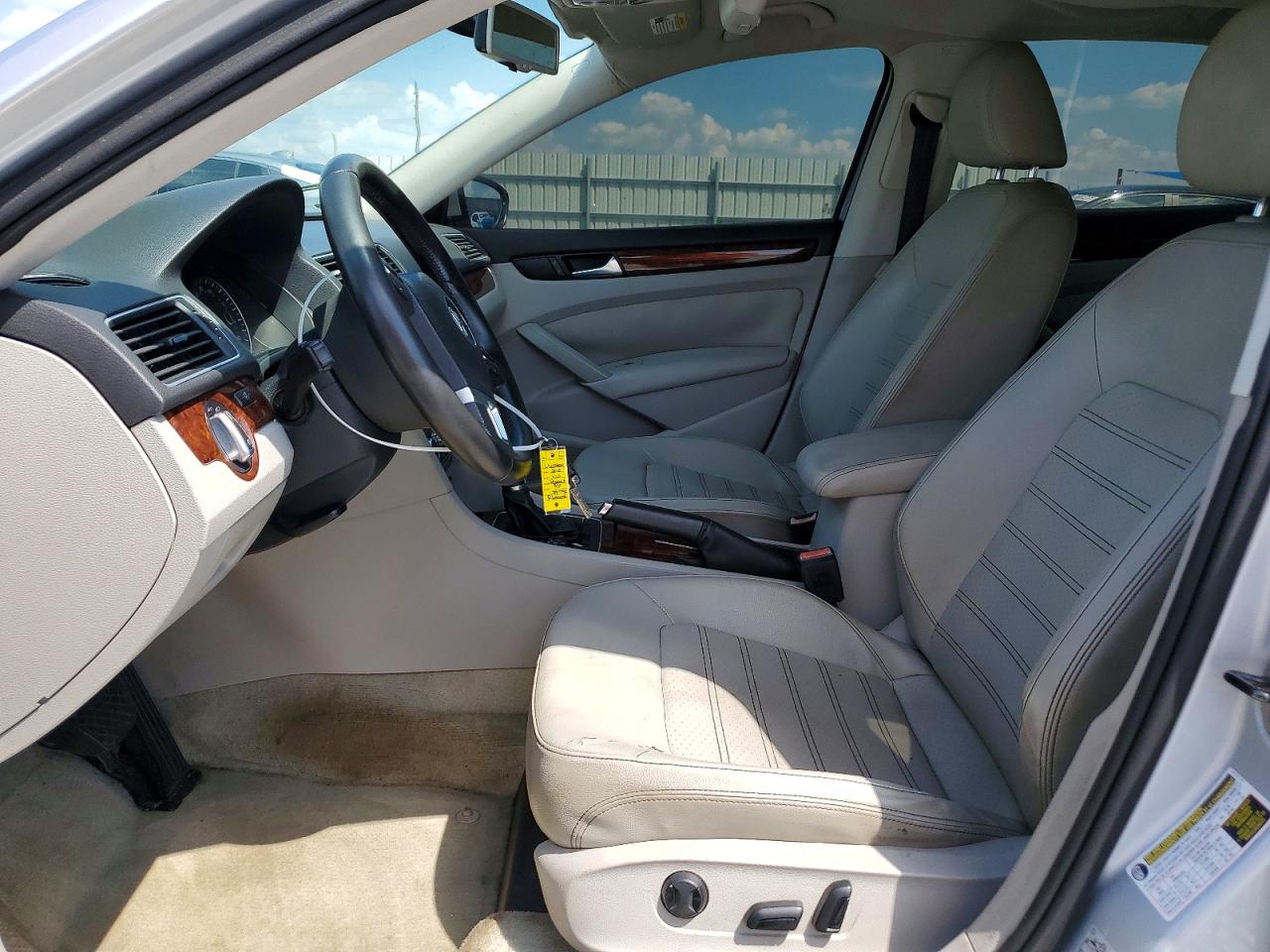 2012 VOLKSWAGEN PASSAT SEL photo 13