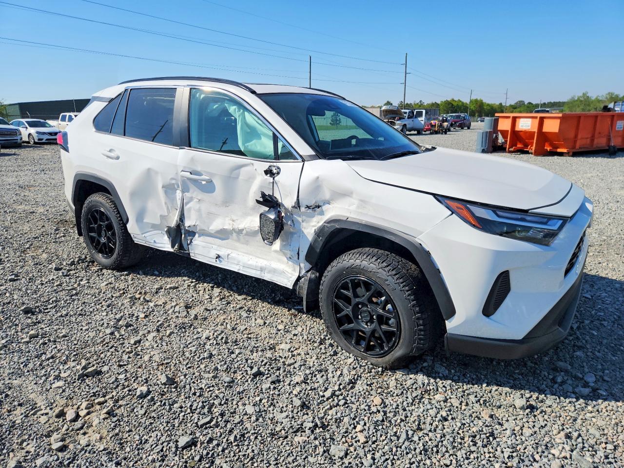 2025 TOYOTA RAV4 XLE photo 7