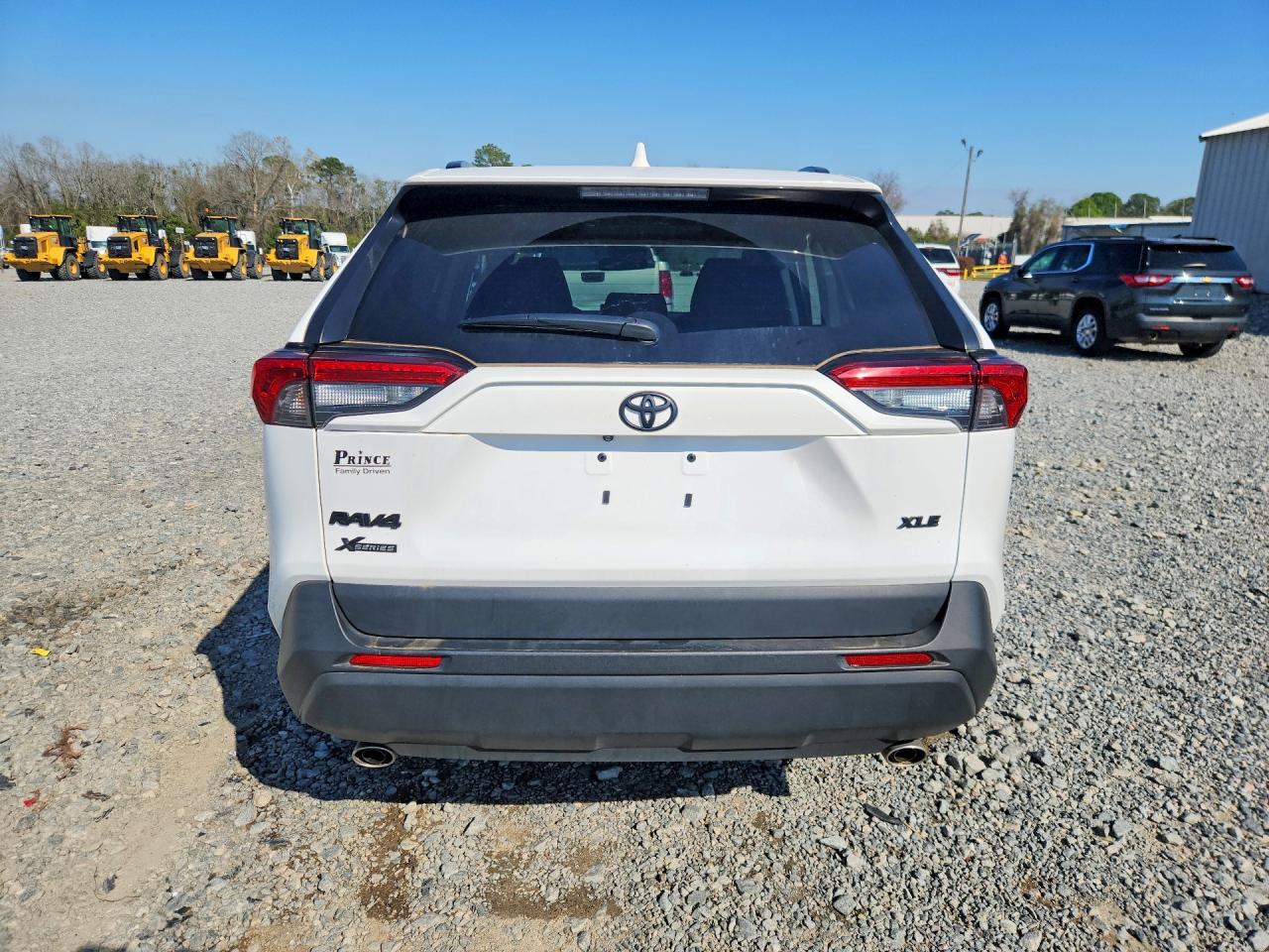 2025 TOYOTA RAV4 XLE photo 11