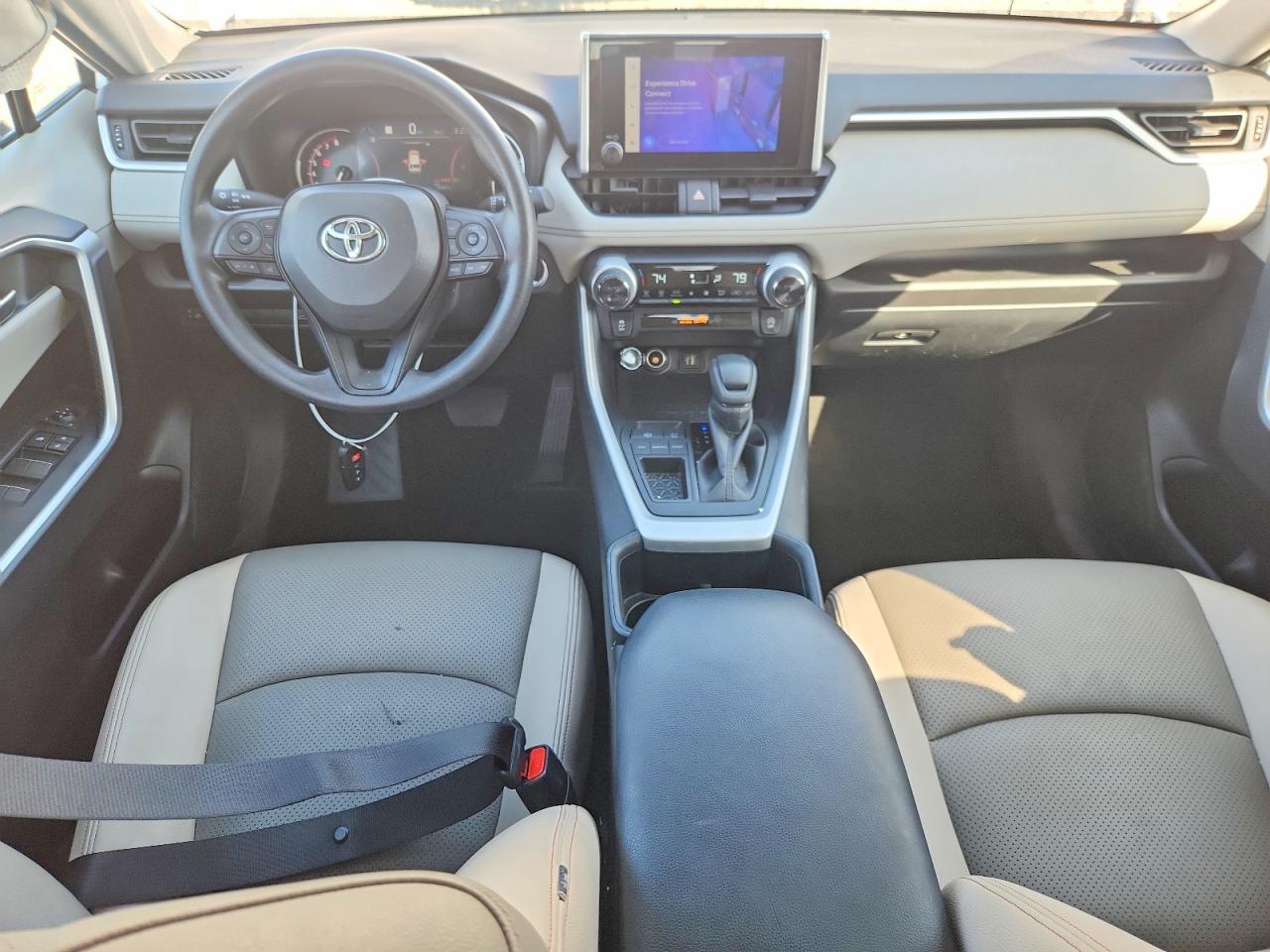 2025 TOYOTA RAV4 XLE photo 15
