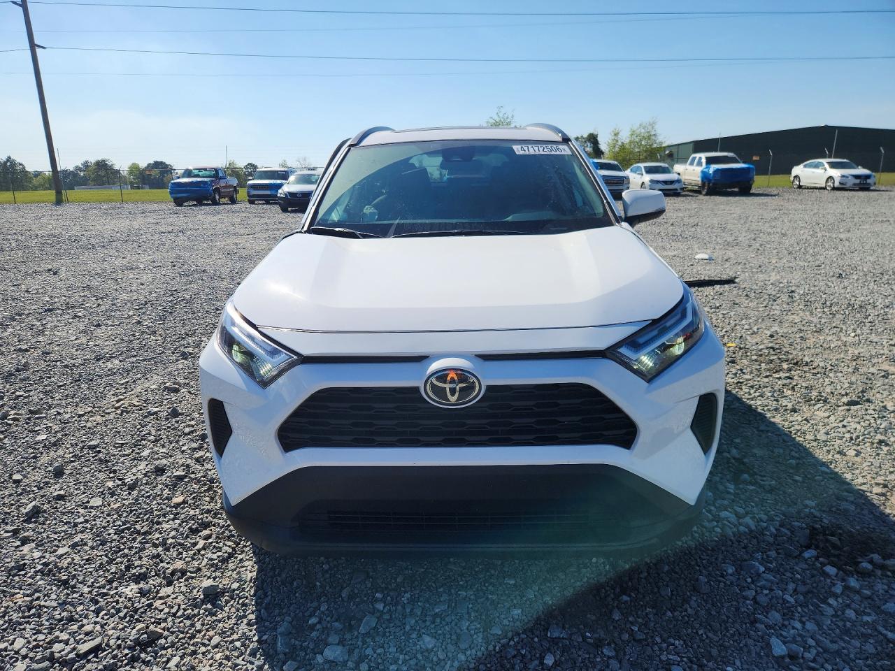 2025 TOYOTA RAV4 XLE photo 9