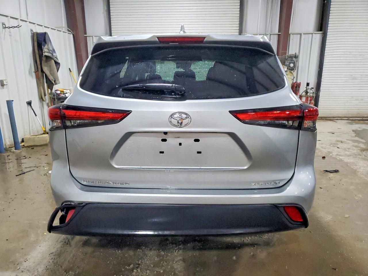 2023 TOYOTA HIGHLANDER XLE photo 6