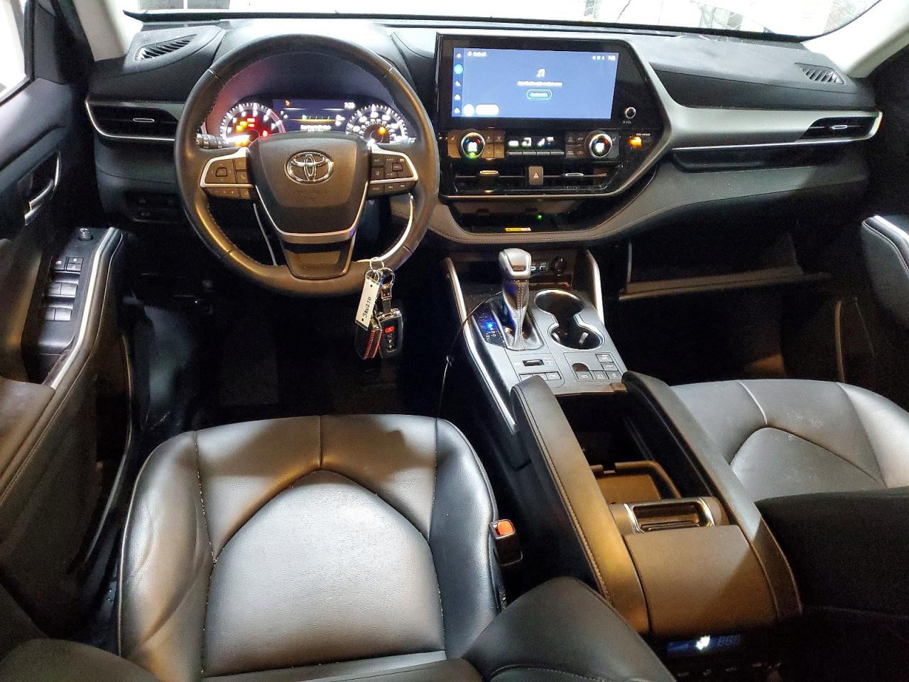 2023 TOYOTA HIGHLANDER XLE photo 8