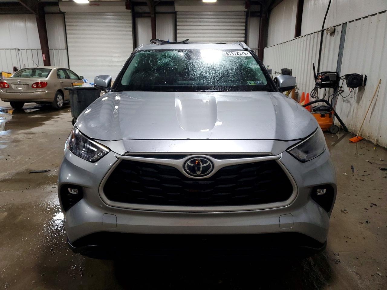 2023 TOYOTA HIGHLANDER XLE photo 5