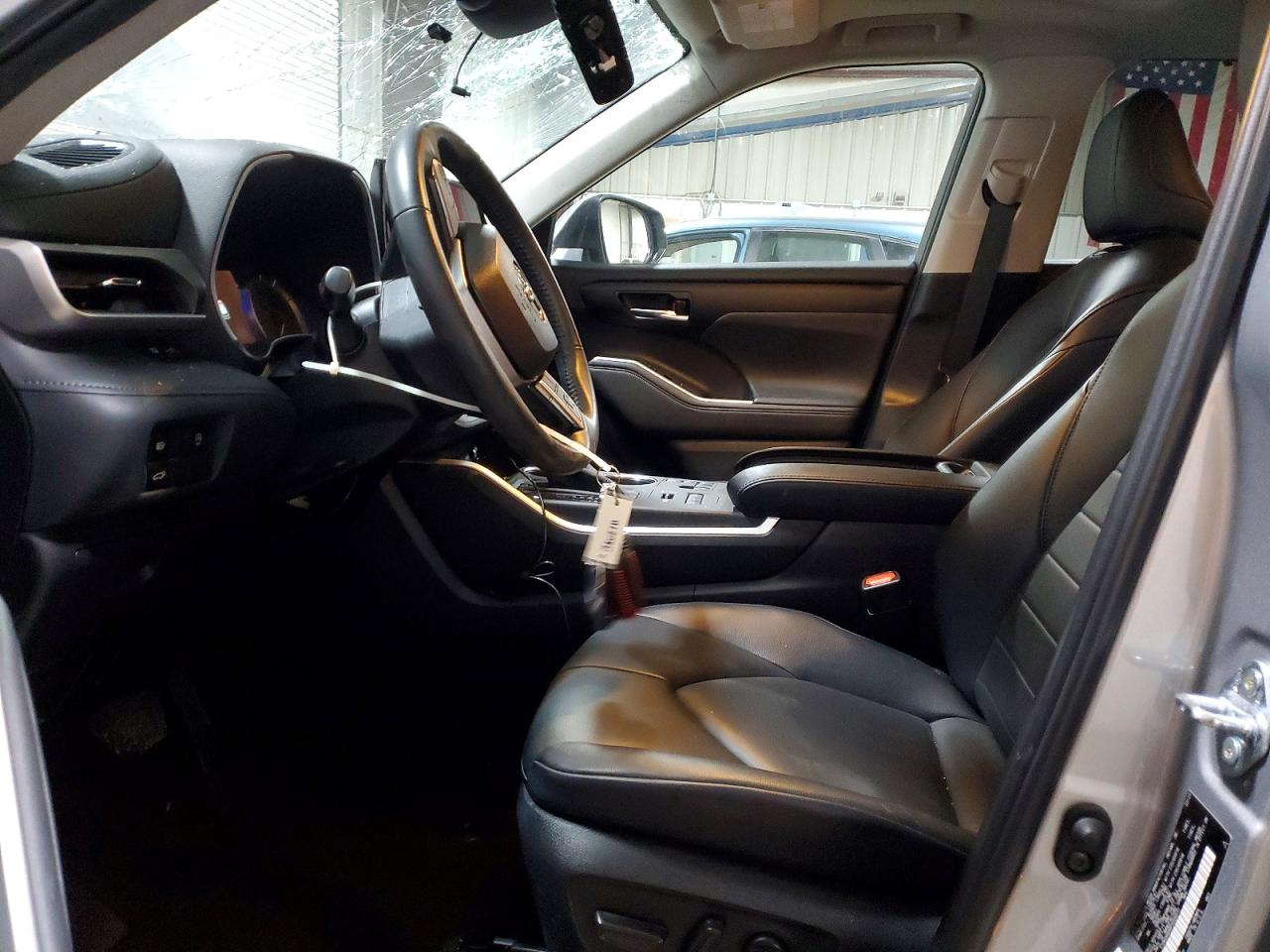 2023 TOYOTA HIGHLANDER XLE photo 7