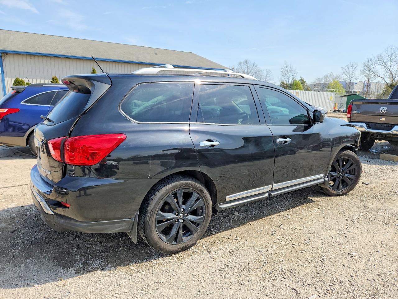 2017 NISSAN PATHFINDER PLATINUM photo 5