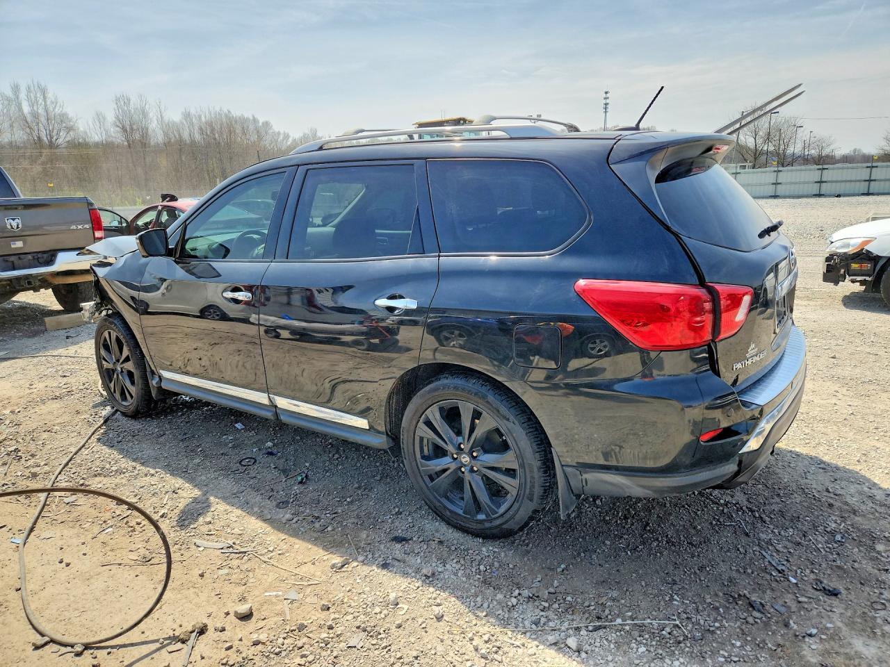 2017 NISSAN PATHFINDER PLATINUM photo 3