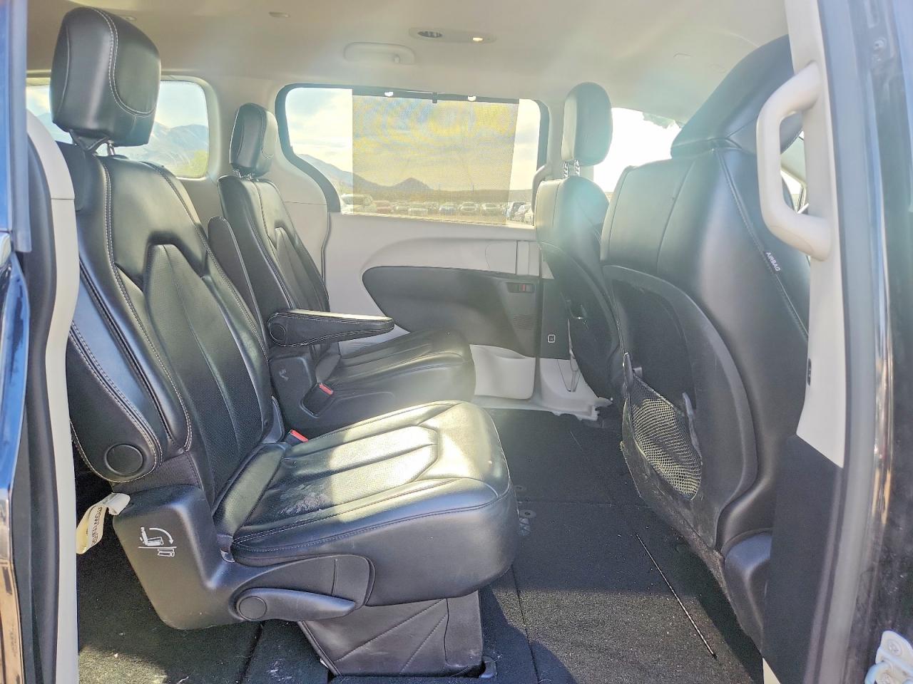 2020 CHRYSLER VOYAGER LXI photo 21