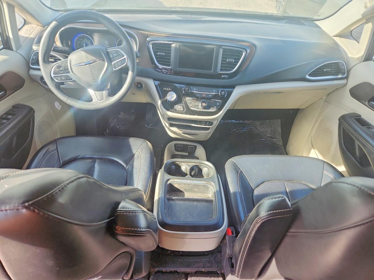 2020 CHRYSLER VOYAGER LXI photo 15