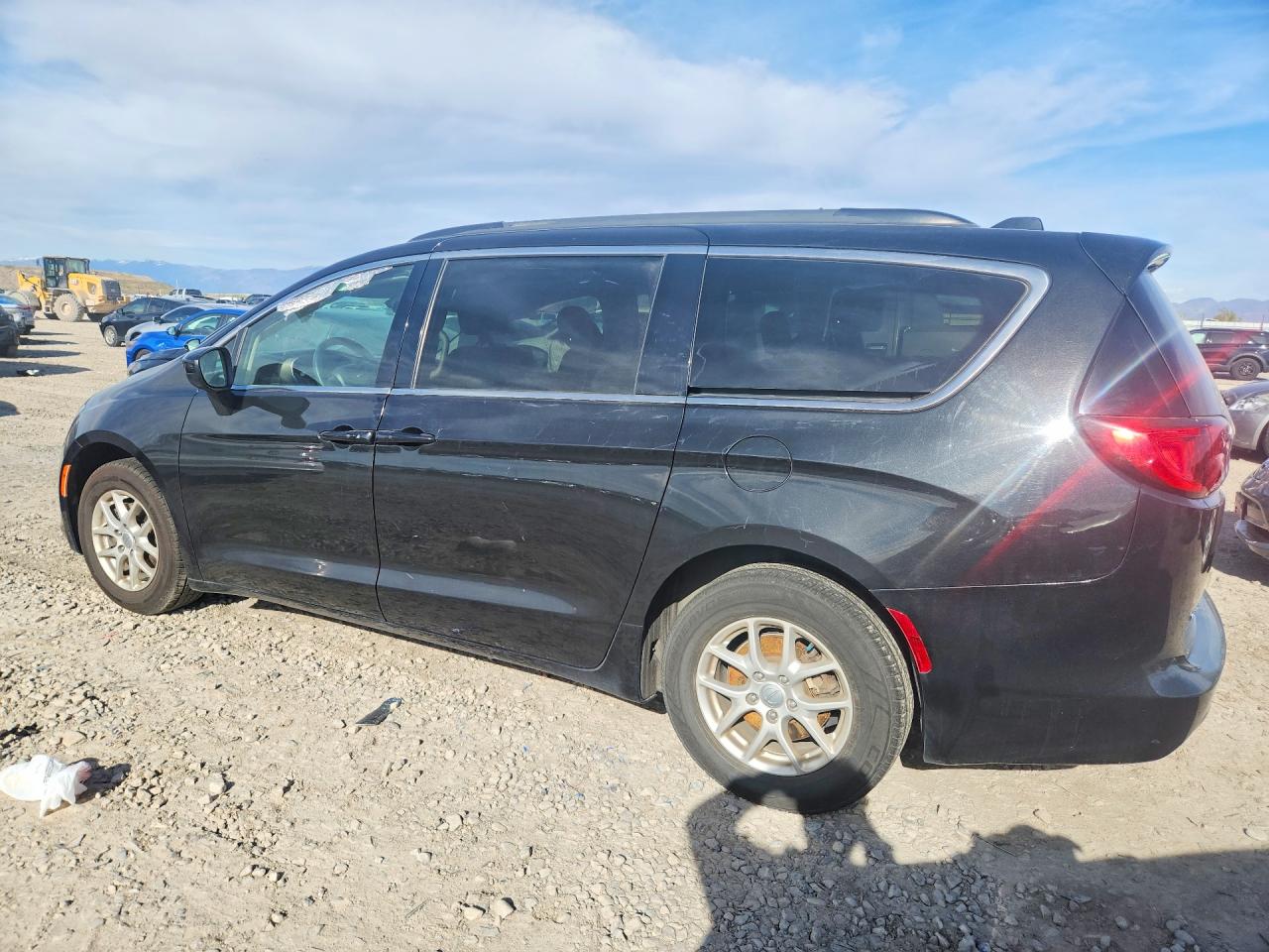 2020 CHRYSLER VOYAGER LXI photo 3