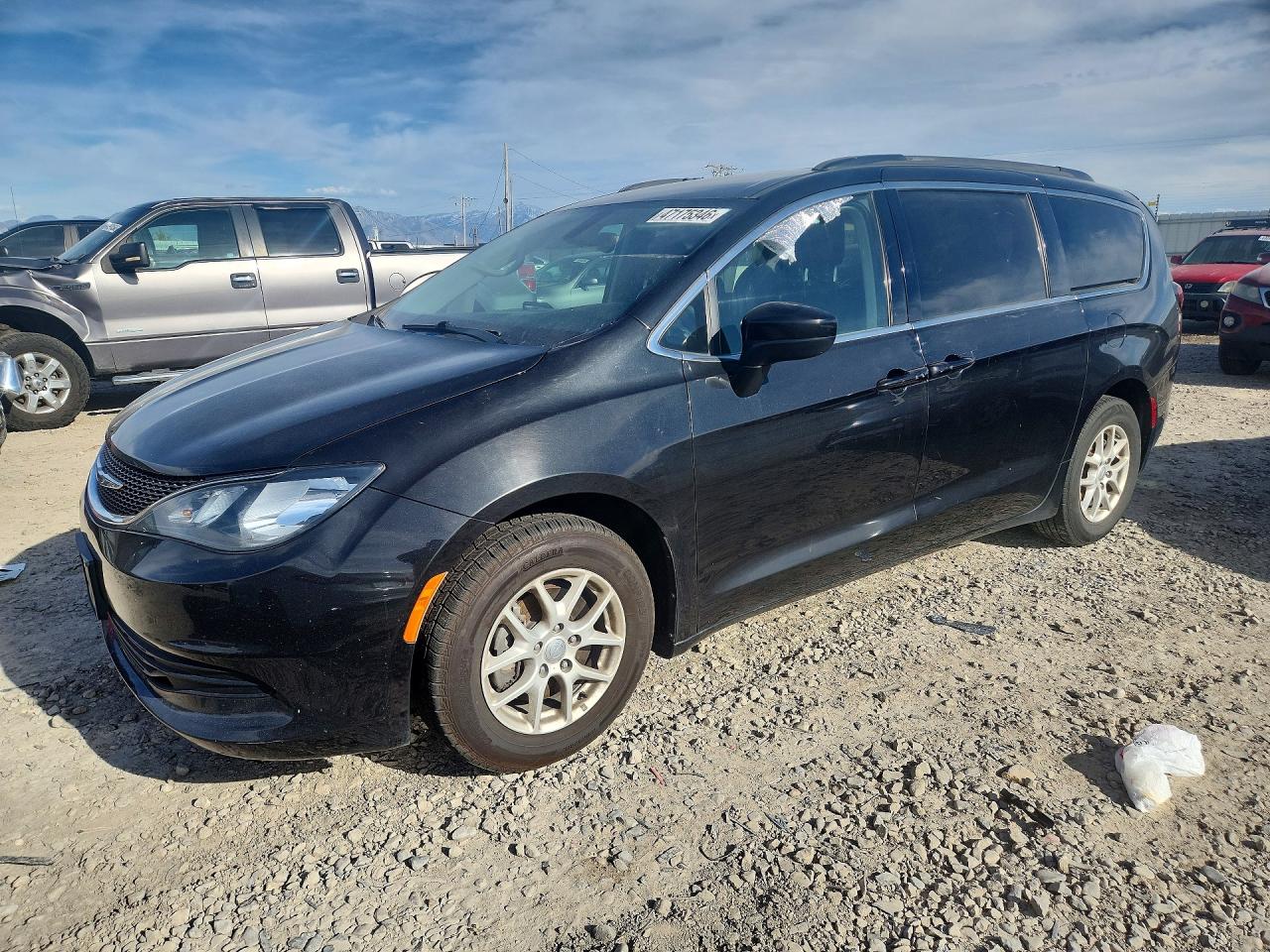 2020 CHRYSLER VOYAGER
