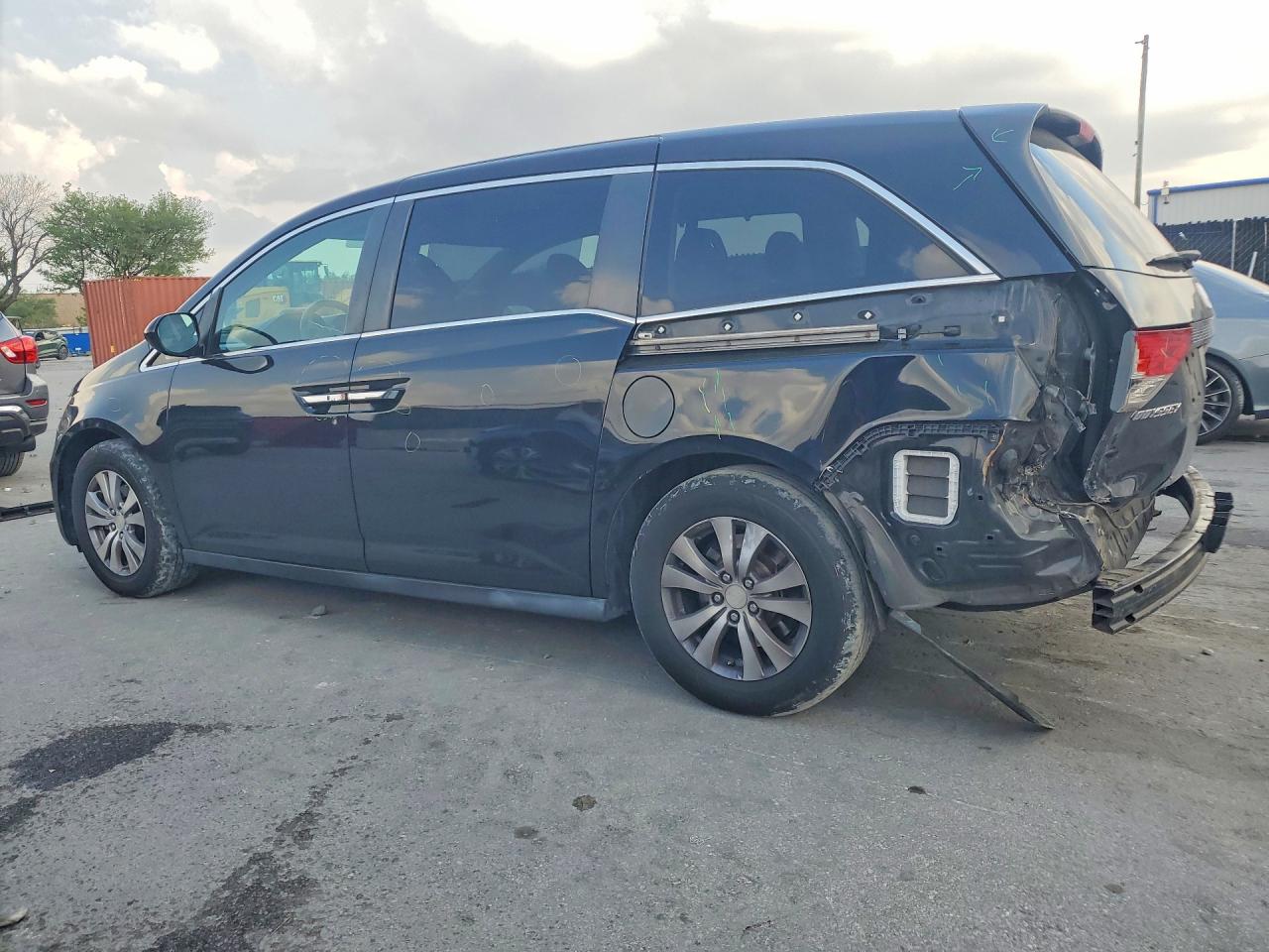 2016 HONDA ODYSSEY SE photo 3
