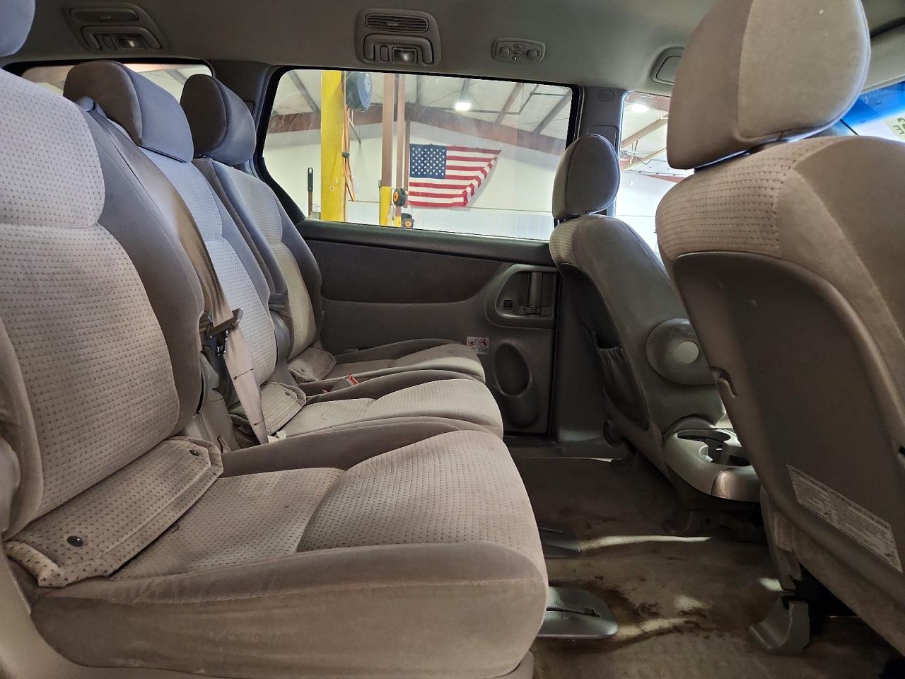 2007 TOYOTA SIENNA LE 8-PASSENGER photo 11