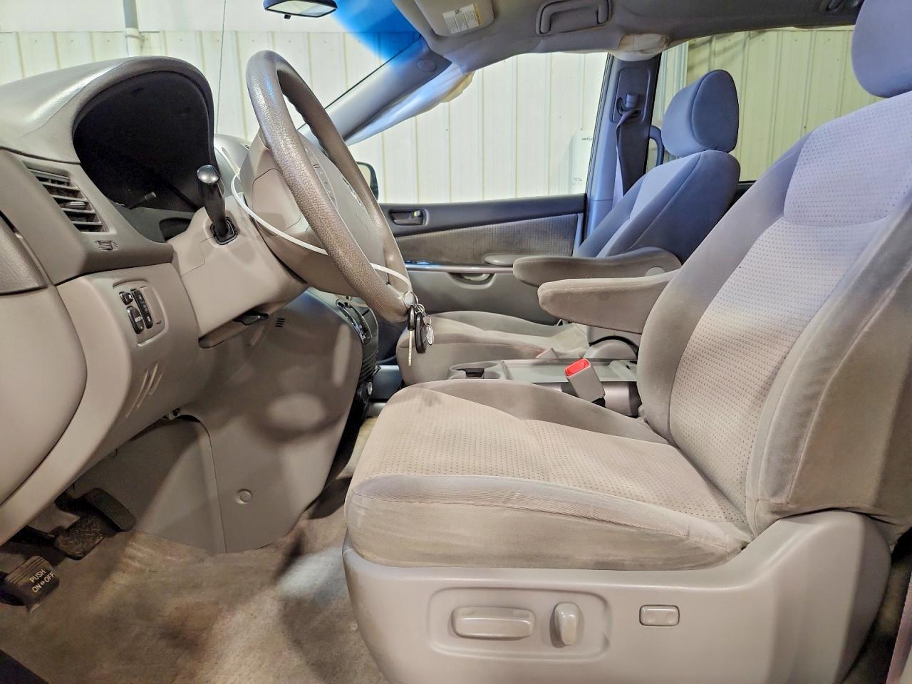 2007 TOYOTA SIENNA LE 8-PASSENGER photo 7