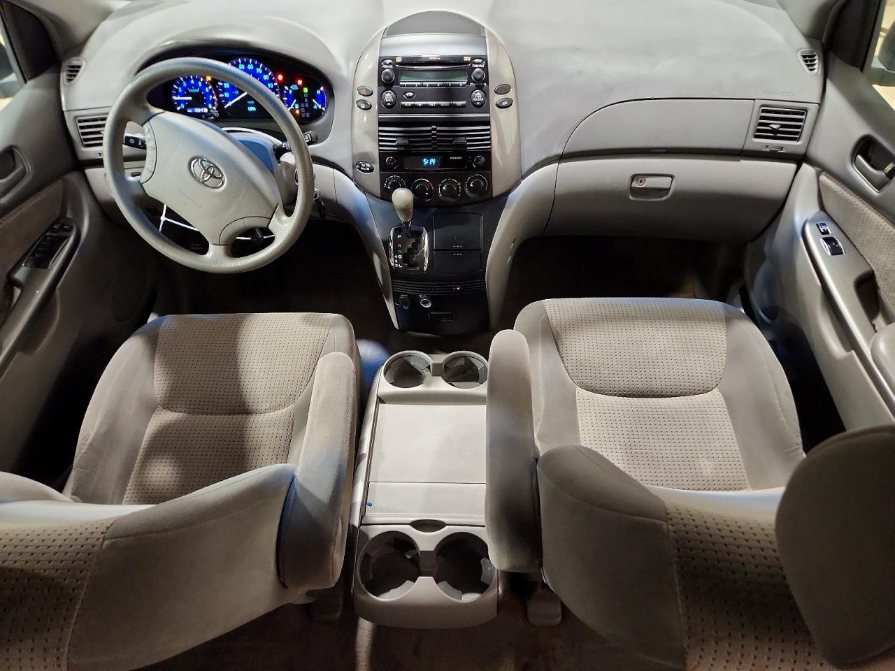 2007 TOYOTA SIENNA LE 8-PASSENGER photo 8