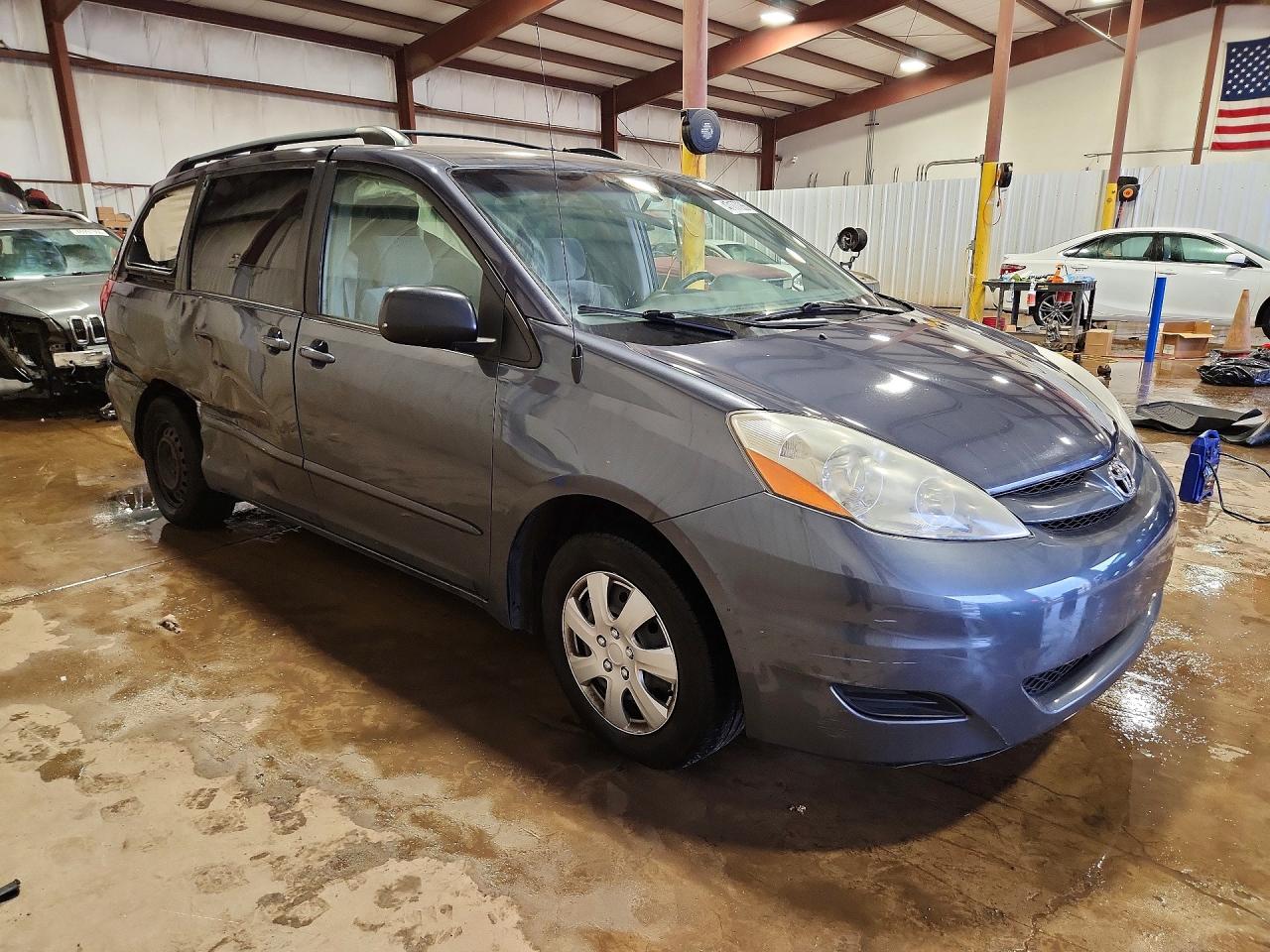 2007 TOYOTA SIENNA LE 8-PASSENGER photo 4