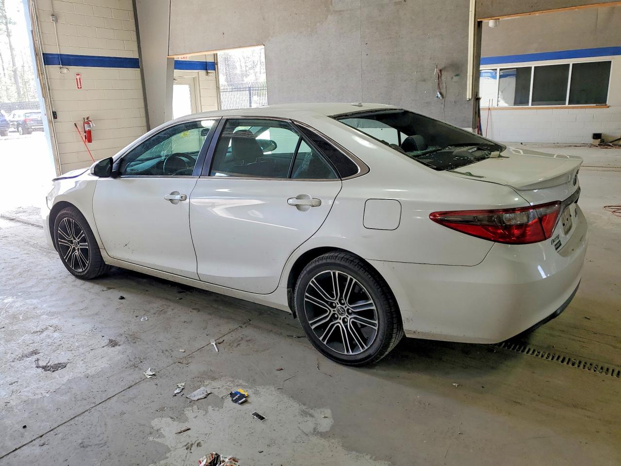 2016 TOYOTA CAMRY SPECIAL EDITION photo 2