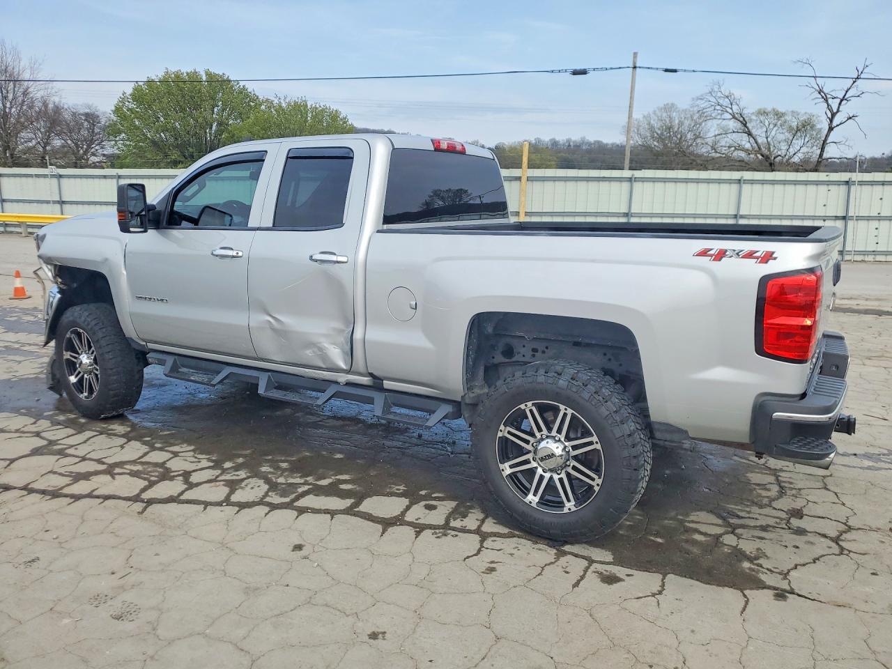 2018 CHEVROLET SILVERADO K2500 HEAVY DUTY photo 3