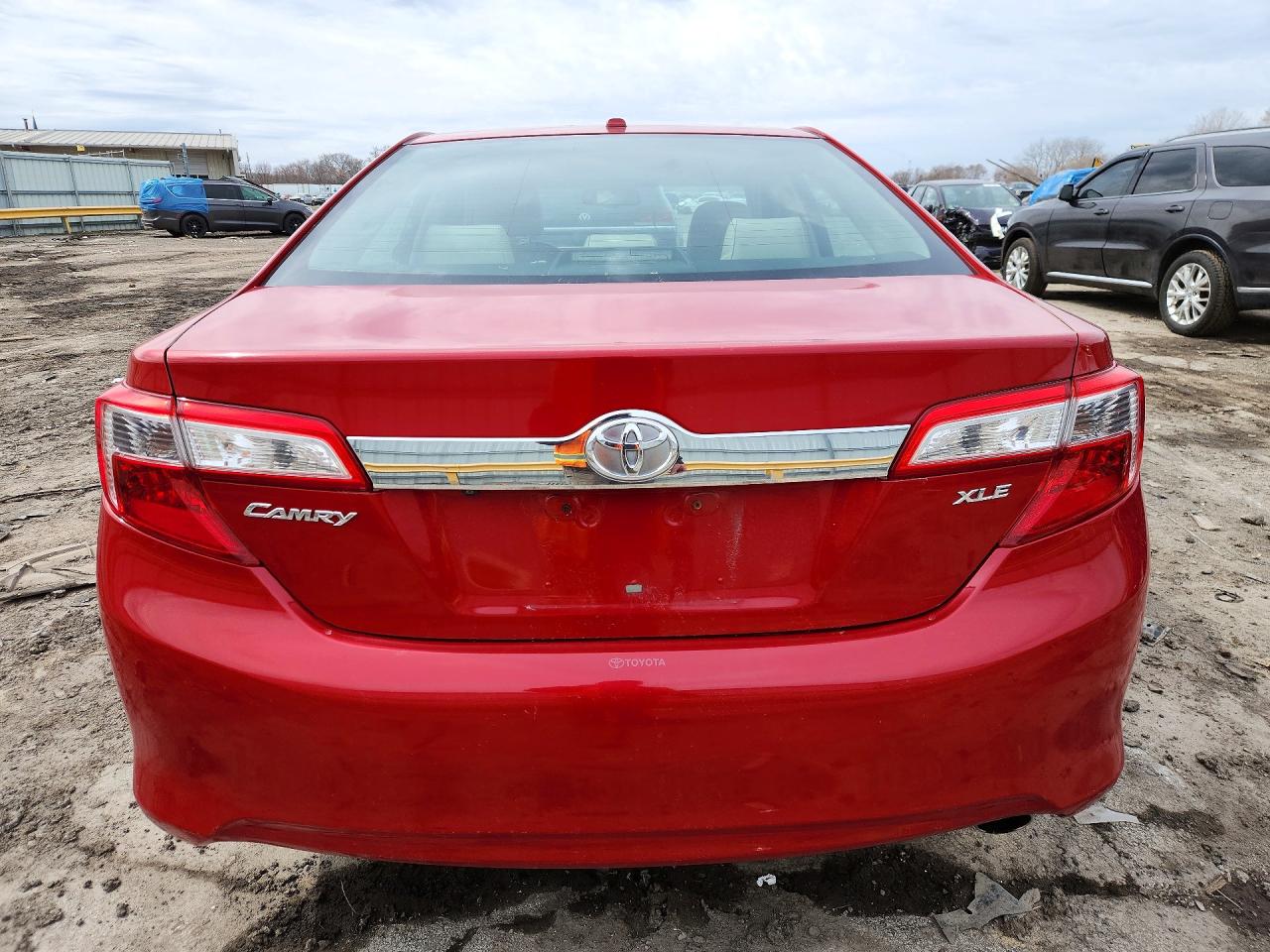 2012 TOYOTA CAMRY XLE photo 11