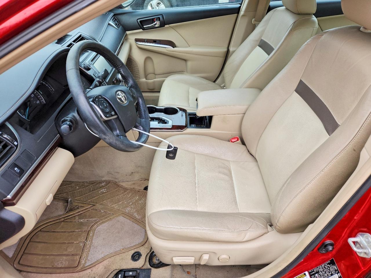 2012 TOYOTA CAMRY XLE photo 13