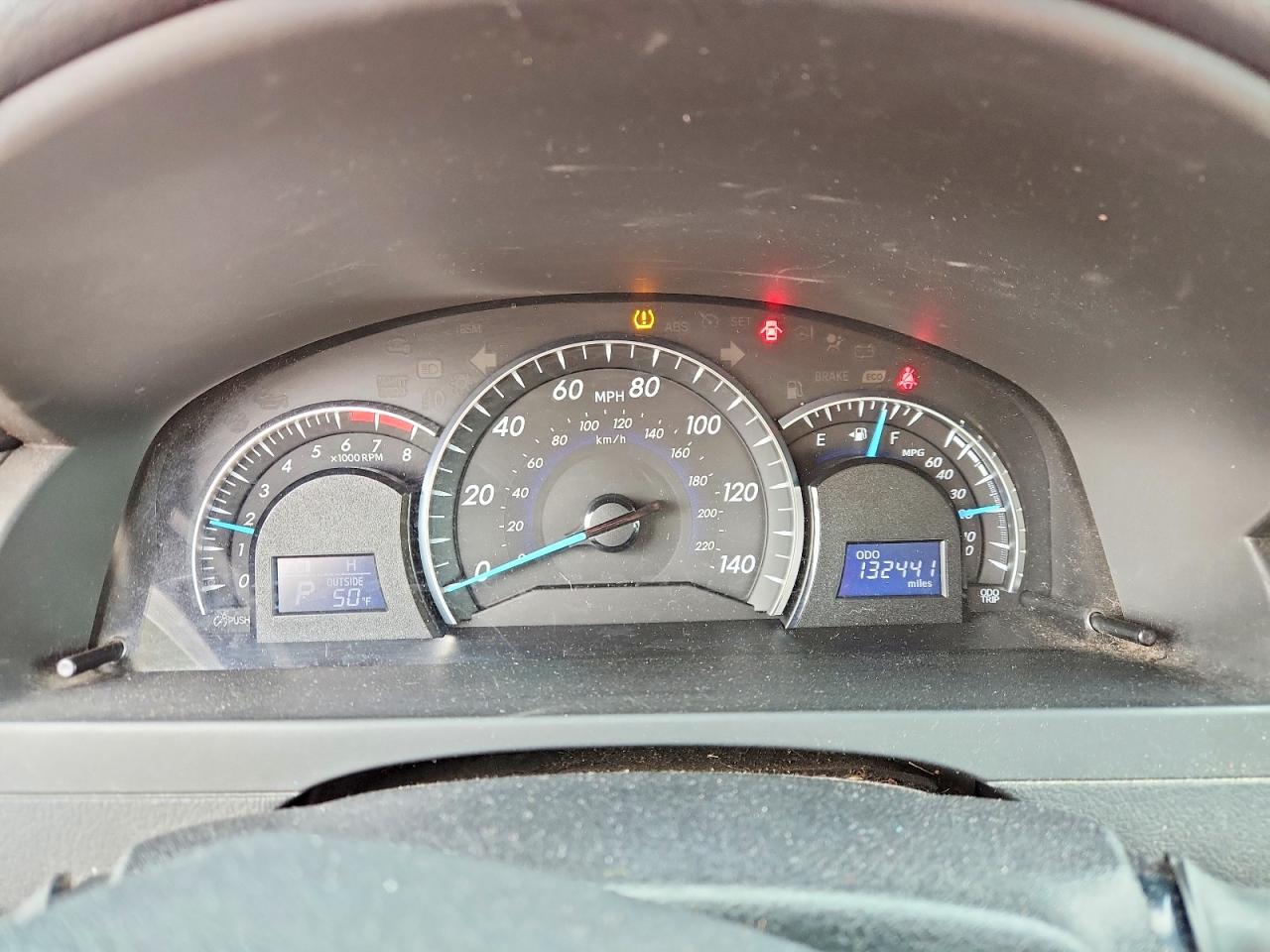 2012 TOYOTA CAMRY XLE photo 17