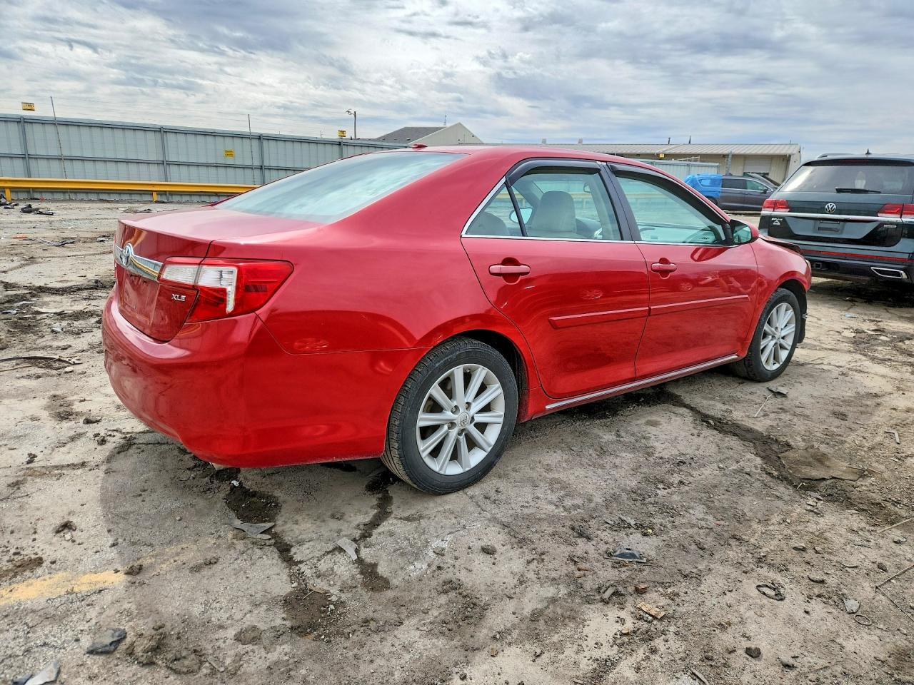 2012 TOYOTA CAMRY XLE photo 5