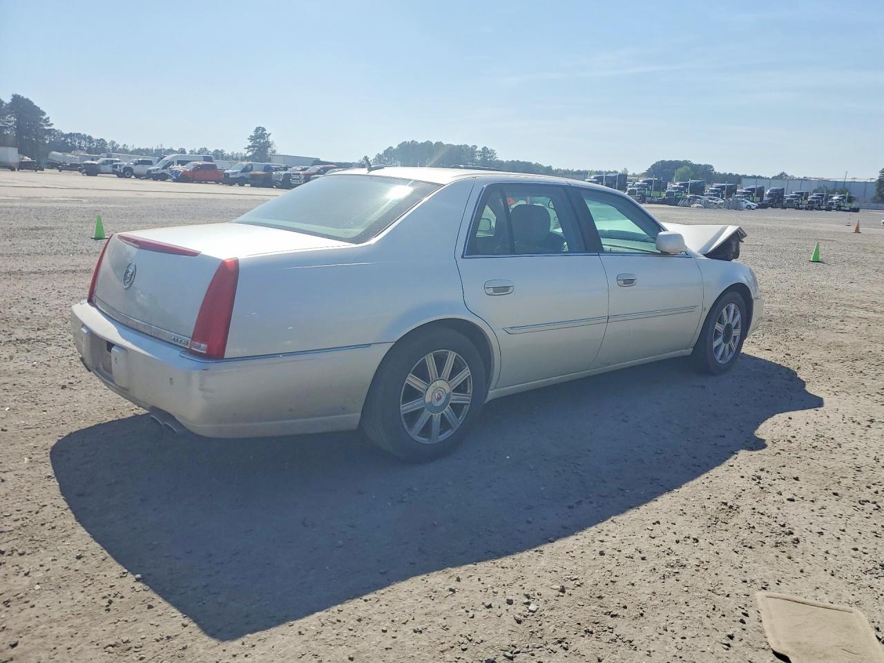 2008 CADILLAC DTS photo 5