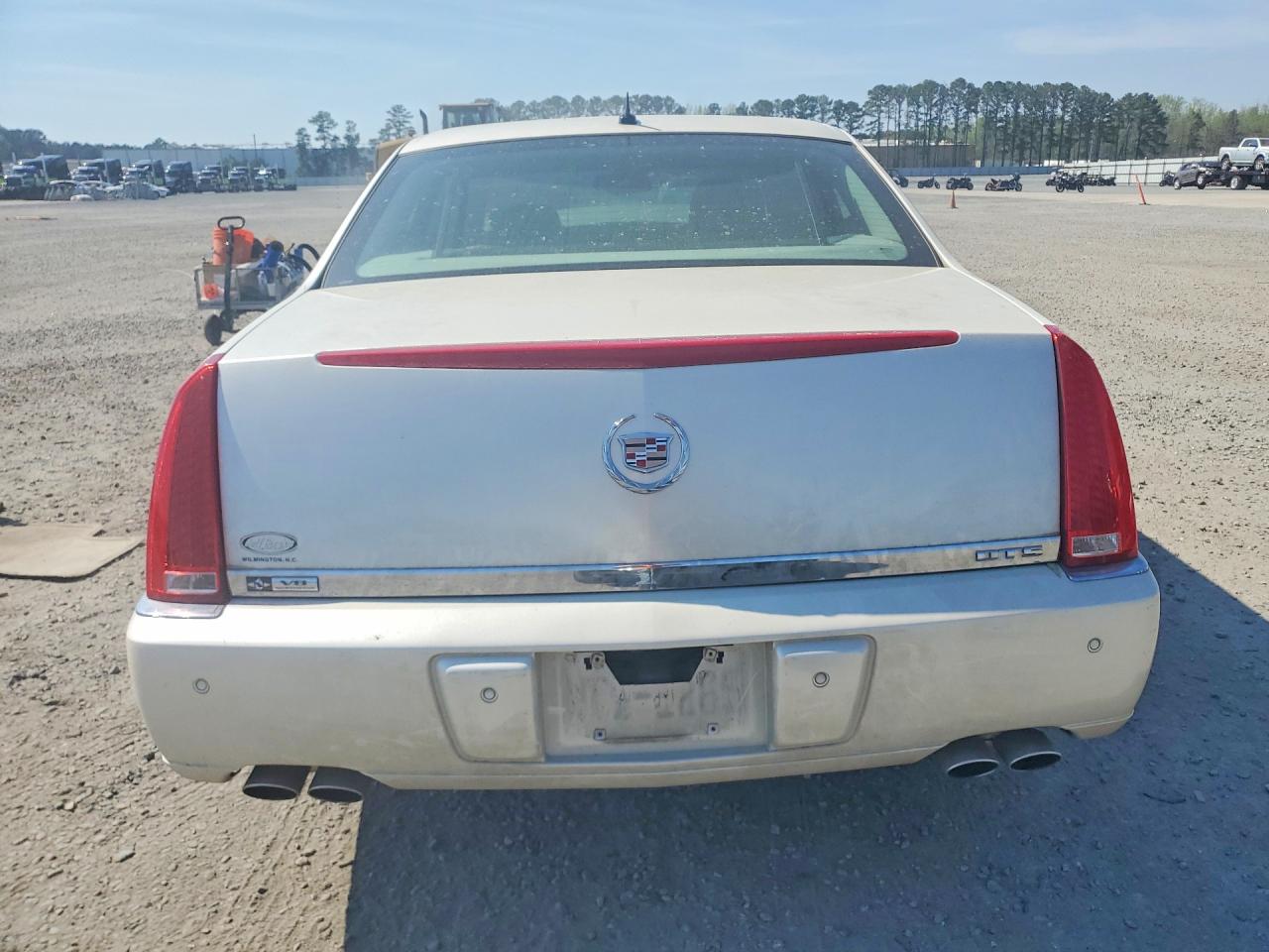 2008 CADILLAC DTS photo 11