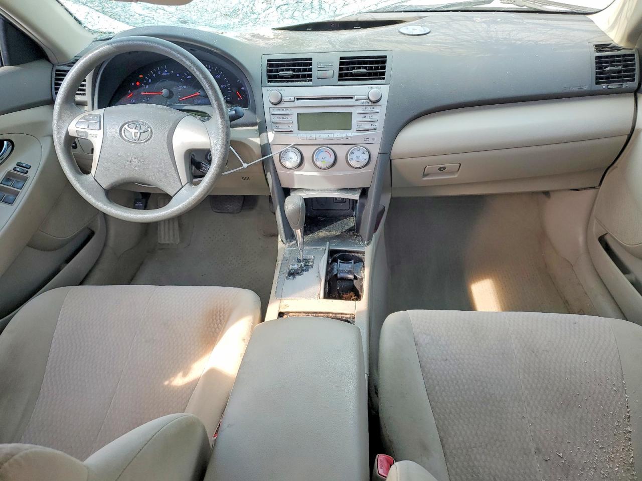 2011 TOYOTA CAMRY LE photo 22