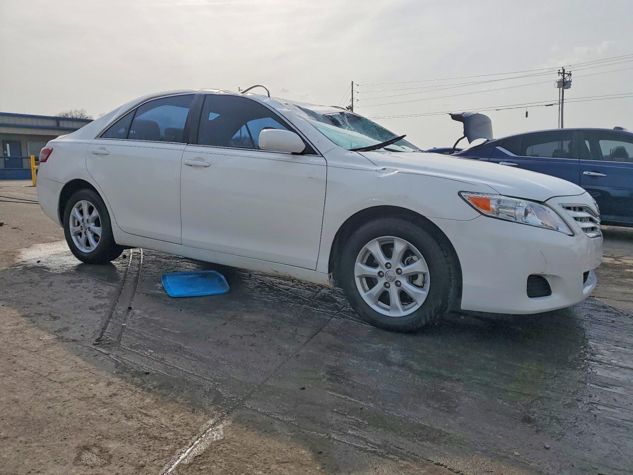 2011 TOYOTA CAMRY LE photo 10