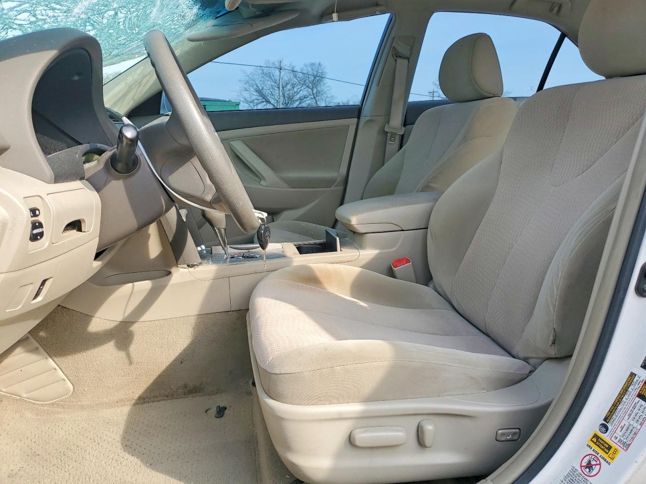2011 TOYOTA CAMRY LE photo 19