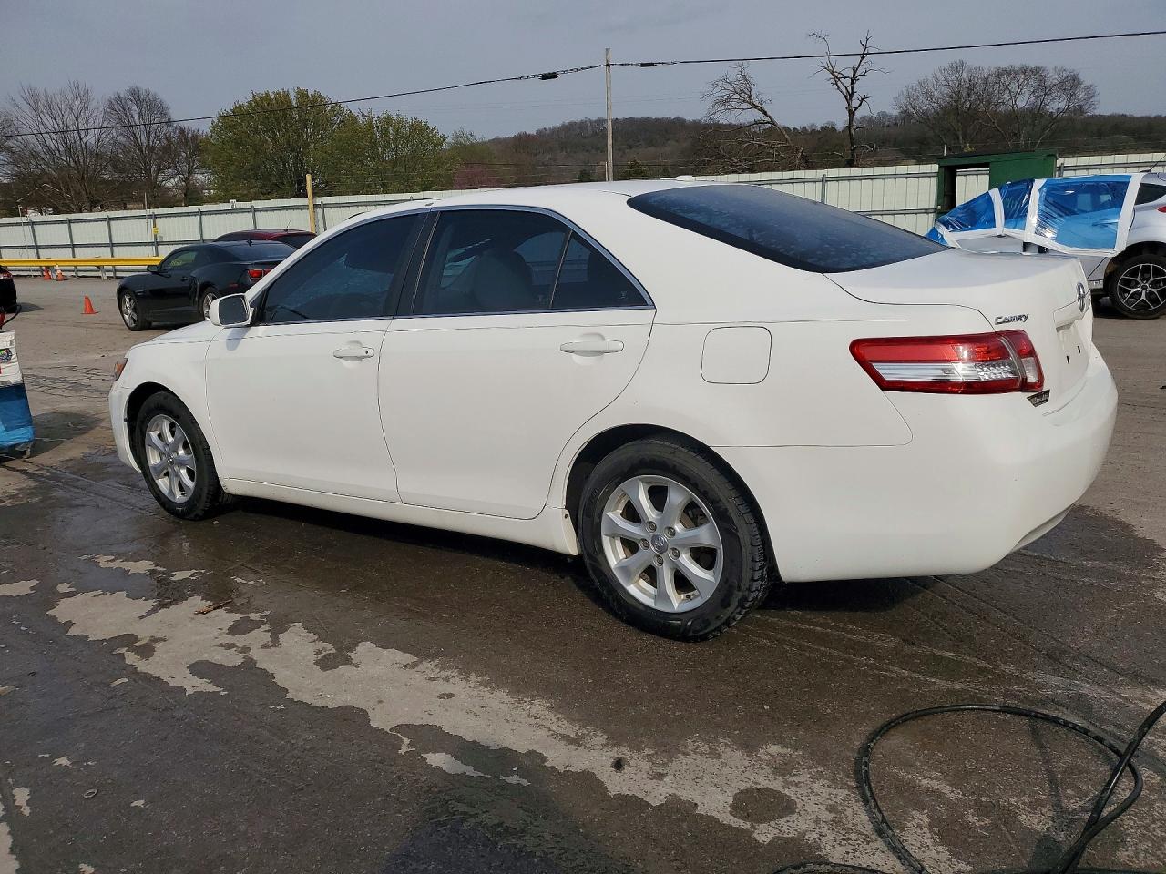 2011 TOYOTA CAMRY LE photo 4