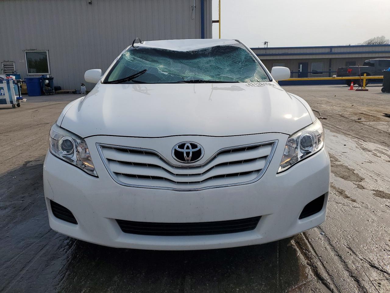 2011 TOYOTA CAMRY LE photo 13