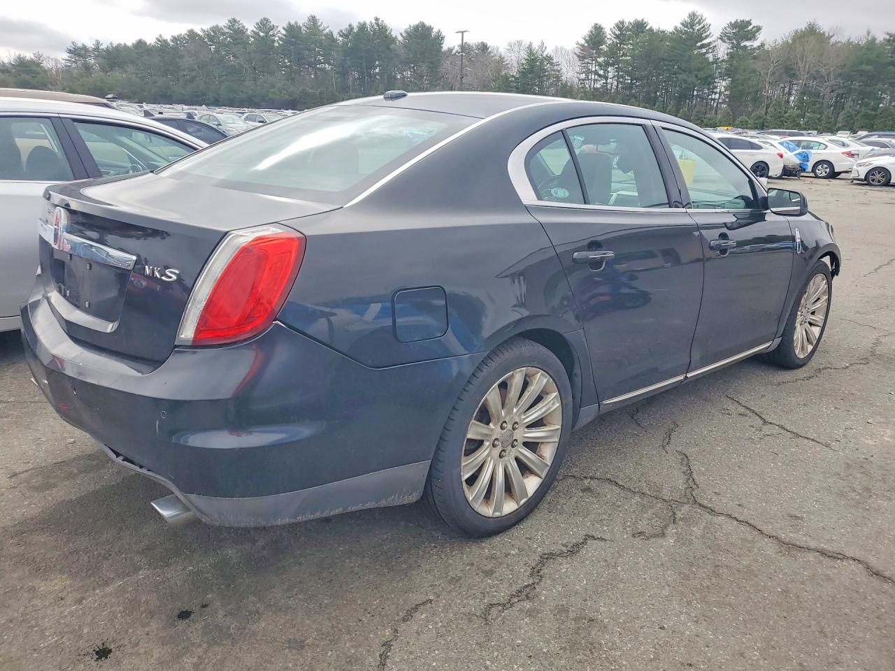 2011 LINCOLN MKS photo 3